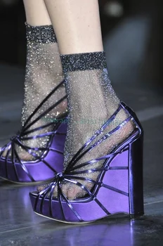 Prabangus Šalis Tuščiaviduriai Aukštos Pleišto Kulno Sagties Sandalai Moterims Suknelė Platforma Lankas Dizainas Sandalai Slingback 2023 Purple Lady Batus